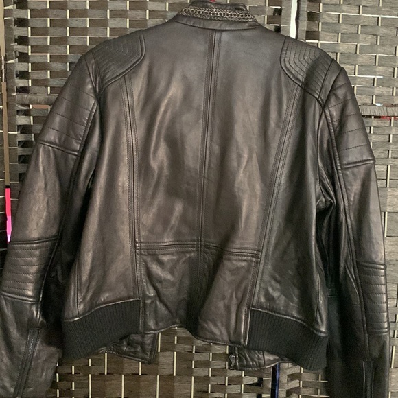 Beautiful leather jacket with chain- link detail around collar. - Picture 3 of 3